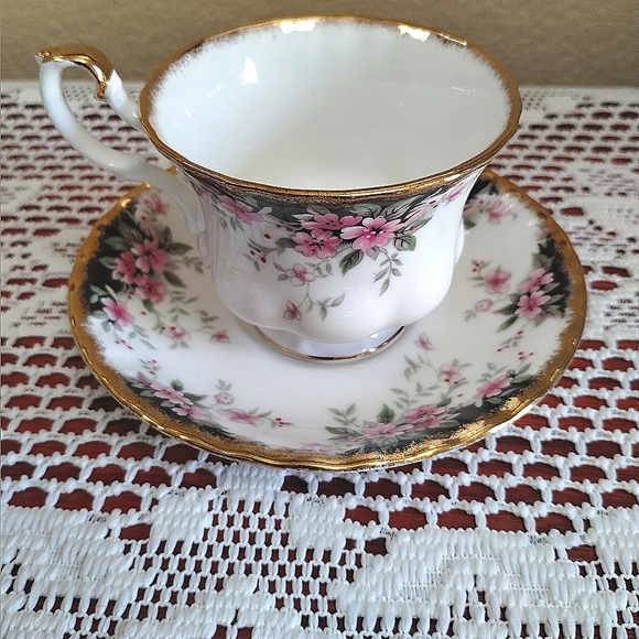 Royal Albert Balmoral Black, Pink Gold Royal Choice Series Tea Set - Picture 7 of 10